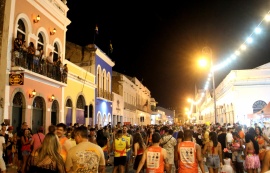 Jaraguá Folia reúne famílias e resgata a história do Carnaval em Maceió