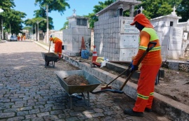 Cemitérios públicos de Maceió recebem mutirão de limpeza para manutenção dos espaços