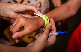 Prefeitura reforça proteção às crianças com pulseiras de identificação no Verão Massayó