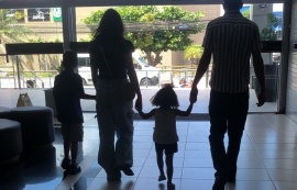 Primeira Família Acolhedora de Maceió recebe casal de irmãos