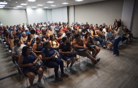 Prefeitura de Maceió capacita 260 ambulantes da orla e fortalece economia e turismo