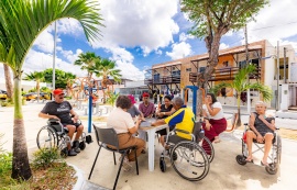 JHC entrega Cidade do Idoso e garante gratuidade nos ônibus para pessoas a partir de 65 anos