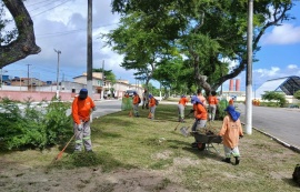 Limpeza Urbana realiza mutirão de manutenção com apoio das equipes do Projeto Praça é Massa