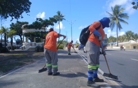 Alurb realiza limpeza em percurso da Maratona Internacional de Maceió