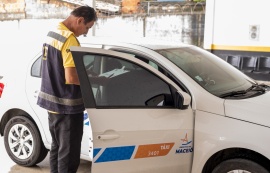 DMTT faz vistorias em veículos de taxistas recém-credenciados