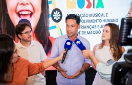 Prefeito Rodrigo Cunha e primeira-dama Millane Hora lançam projeto de música para alunos da rede municipal