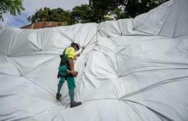 Defesa Civil instala mais de 45 mil m² de lonas em áreas de risco