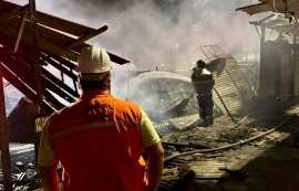 Prefeitura de Maceió atua para reduzir danos de incêndio no entorno do Mercado da Produção