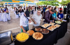 Prefeitura de Maceió promove café da manhã para ambulantes no Dia do Trabalhador