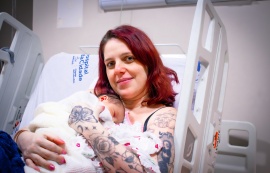Mães internadas na maternidade do Hospital da Cidade recebem homenagem especial neste Dia das Mães