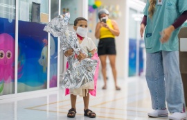 Hospital da Cidade celebra Dia das Crianças com música, presentes e acolhimento aos pequenos pacientes