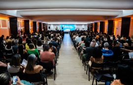 Missão de vida: Centenas de professores da rede pública municipal participam de evento comemorativo ao Dia do Professor