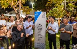 JHC entrega praça totalmente revitalizada no Feitosa