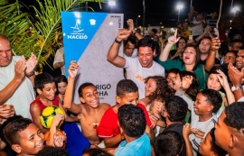Prefeito Rodrigo Cunha entrega Areninha do Bom Parto e reforça compromisso com o esporte e lazer na capital