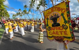 Cortejo Afro celebra a diversidade e reforça o mês da consciência negra na Rua Aberta