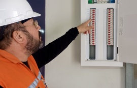 Defesa Civil reforça importância da manutenção elétrica para evitar incêndios residenciais