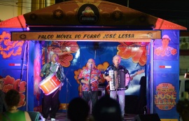 Cultura e alegria marcam noite de famílias com o projeto Palco Móvel no José Tenório