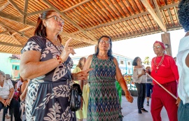Idosas do Cras Área Lagunar celebram Dia dos Avós com muita festa e alegria
