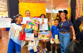 Crianças dão vida aos próprios desenhos com ajuda de IA na Bienal do Livro