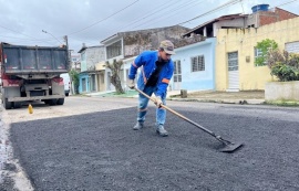 Operação Tapa-buraco recupera vias na Santa Lúcia e Jacintinho