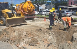 Infraestrutura executa obra emergencial na Rua Walter Ananias, na Pajuçara