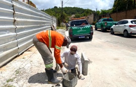Operação Língua Suja flagra lançamento irregular de concreto em galeria pluvial no litoral Norte