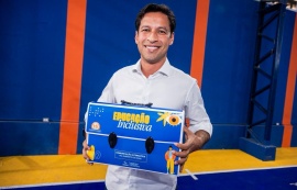 Prefeito Rodrigo Cunha entrega mais de cinco mil kits inéditos para crianças e estudantes atípicos e reforça suporte à educação inclusiva na rede