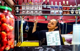 Ambulantes comemoram sucesso de vendas no encerramento do São João Massayó 2025