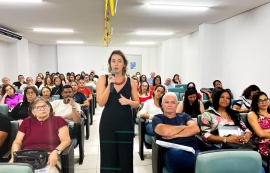 Agentes comunitários de saúde passam por capacitação para assistência aos idosos