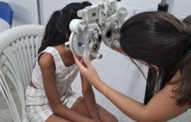 Com o apoio da Semed, projeto social beneficia estudantes com consultas oftalmológicas e doação de óculos