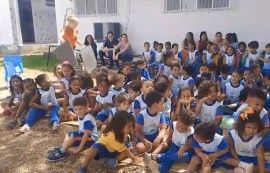 Parceria Semed e Sesc leva atividades circenses e teatrais a centenas de crianças