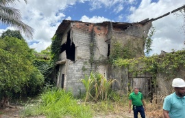 Imóvel abandonado no Clima Bom é demolido por recomendação da Defesa Civil de Maceió