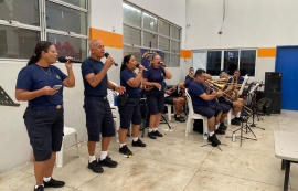 Banda da Guarda Civil de Maceió celebra dia das Mães no Restaurante Popular