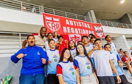 Estudantes acompanham partida no Rei Pelé entre CRB e Ponte Preta