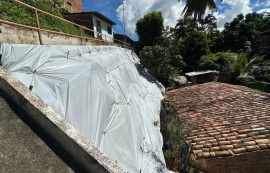 Maceió intensifica proteção de encostas com aplicação preventiva de lonas