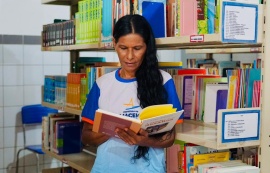 'Sem última página': estudante da Ejai Maceió realiza sonho de se tornar escritora e publica primeiro livro