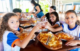Mais de 100 estudantes da Escola Silvestre Péricles participam de ação gastronômica na Semana da Criança
