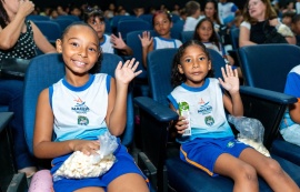 Estudantes da rede municipal de Maceió participam de sessão especial de cinema