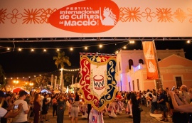 Jaraguá vira palco da cultura popular em grande cortejo no Festival Internacional de Cultura de Maceió
