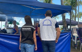 Ação educativa orienta comerciantes da Rua Aberta na orla de Maceió