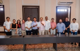 Vice-prefeito assina termo de parceria com Campanha Natal Premiado