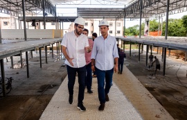 Vice-prefeito e titular da Seminfra visita obras de novos Gigantinhos em Maceió