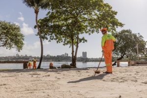 Mais de 120 profissionais estiveram na orla lagunar para realizar uma série de serviços. Foto: Edvan Ferreira/Secom Maceió