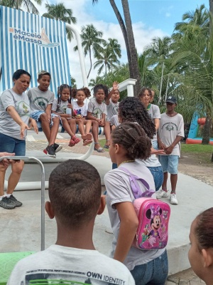 Os pequenos se divertiram nos pontos instagramáveis da orla marítima. Foto: Cras Dom Adelmo