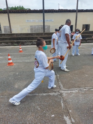 Mulheres cantam e gingam capoeira durante o encontro. Foto: Luiz Felipe Pimentel (estagiário)/Ascom Semas