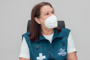 A secretária de Saúde, Celia Fernandes, destaca o trabalho da Prefeitura para ampliar a imunização da população. Foto: Ascom SMS