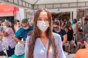 A presidente da Aliança Comercial, Andreia Geraldo, defendeu a importância da vacinação para a saúde e a economia. Foto: Victor Vercant