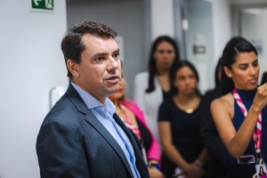 Gustavo Arruda participa da cerimônia de inauguração da placa. Foto: Jonatan Lins/Secom Maceió