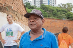 Moradores do Reginaldo receberam orientações ambientais. Foto: Bárbara Wanderley/Secom Maceió
