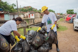 Comunidade participa da ação sociambiental. Foto: Bárbara Wanderley/Secom Maceió